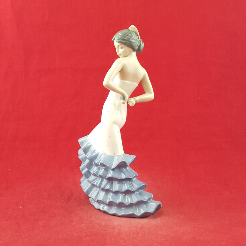 Nao By Lladro - Flamenco Dancer / Bailarina Garrida 418 (chipped) - L/N 3334