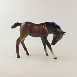 Beswick Horses - Large Foal Head Down 947 - BSK 3327