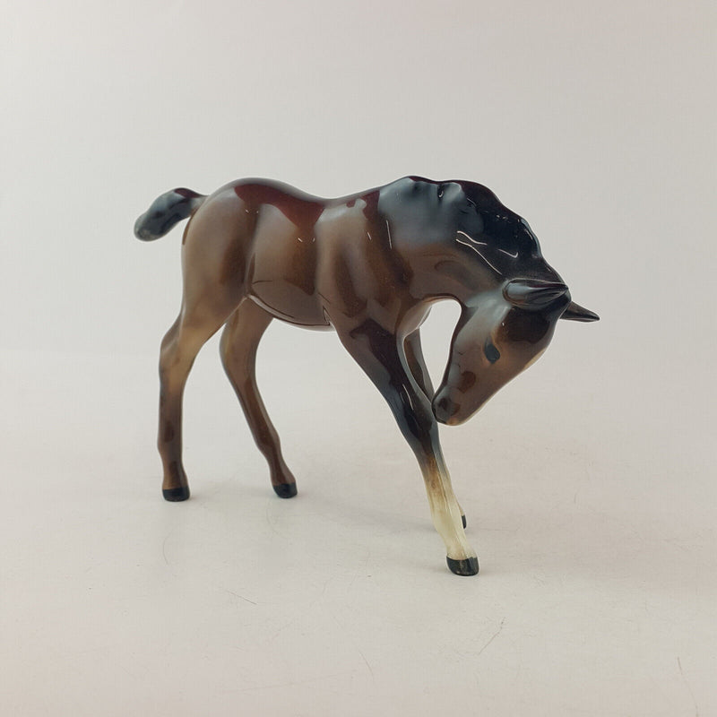 Beswick Horses - Large Foal Head Down 947 - BSK 3327