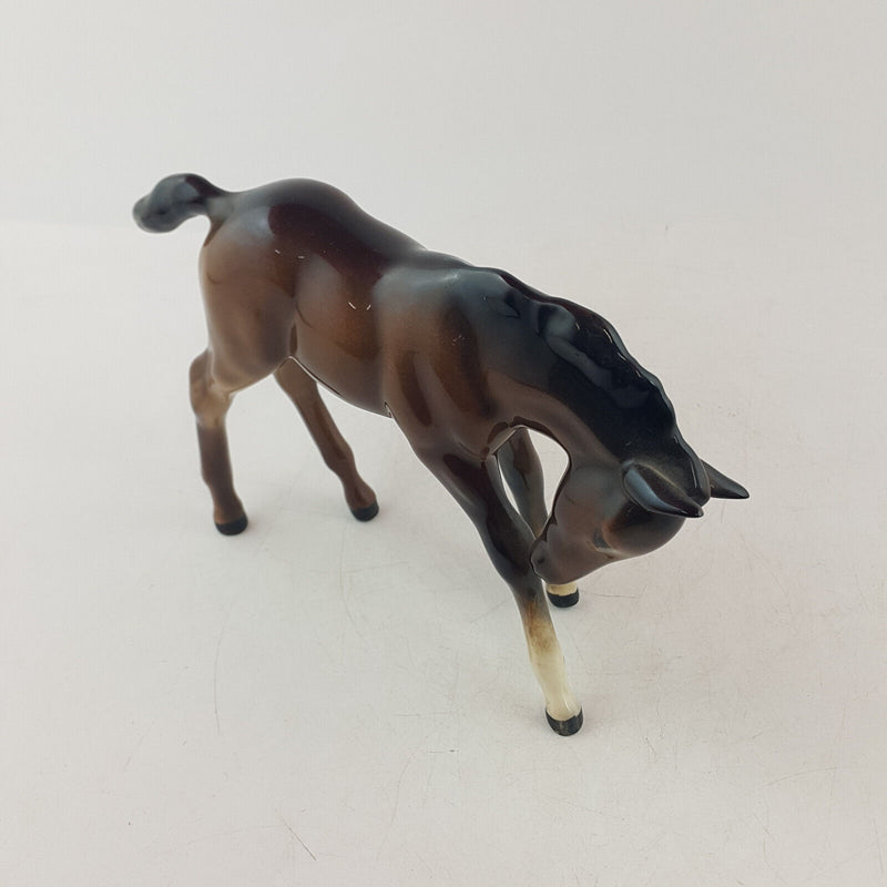 Beswick Horses - Large Foal Head Down 947 - BSK 3327