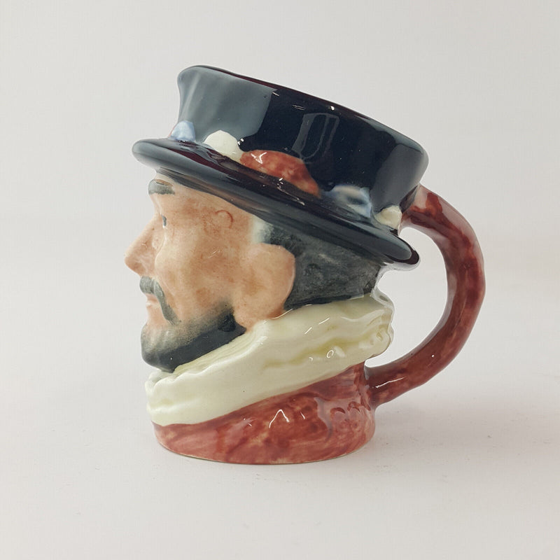 Royal Doulton Character Jug Mini - Beefeater D6251 – RD 2533