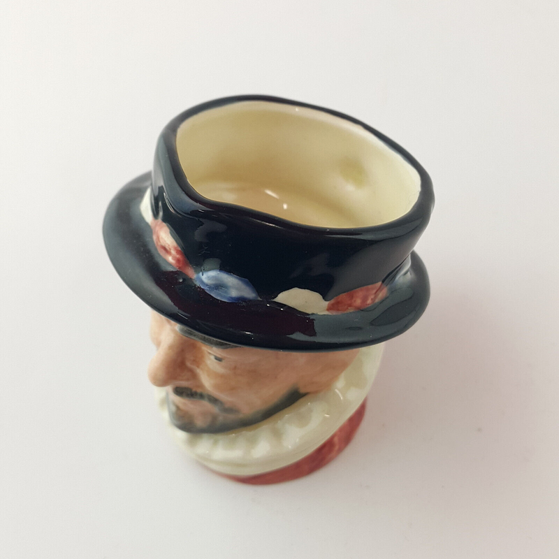 Royal Doulton Character Jug Mini - Beefeater D6251 – RD 2533