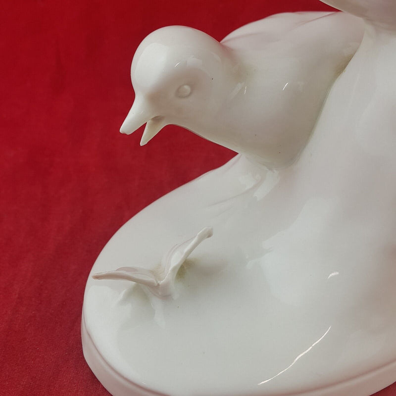 Wagner & Apel Porcelain Bird Figurine (Damaged) - 8788 O/A