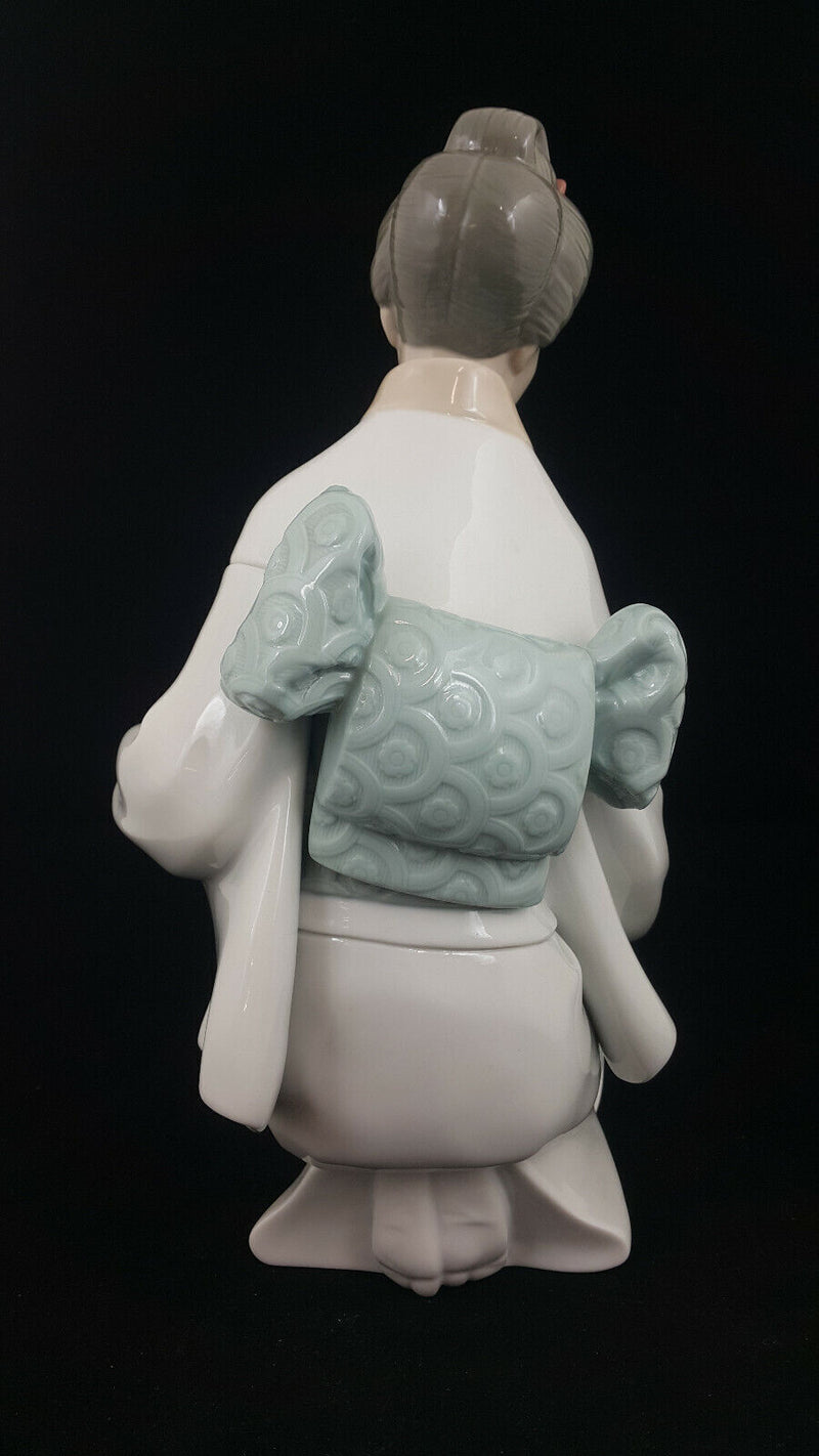 Lladro NAO Figurine Geisha Lady Model 1276