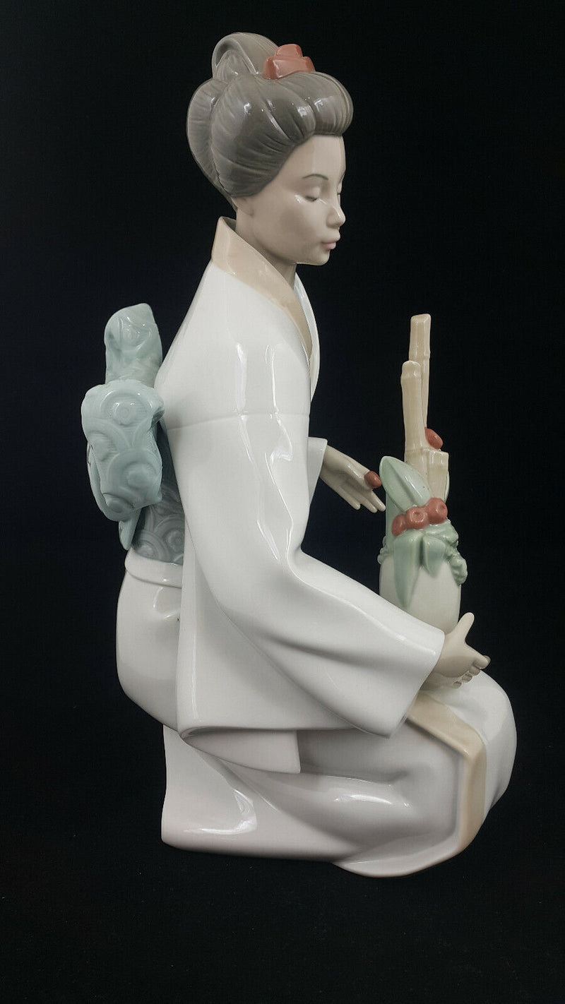 Lladro NAO Figurine Geisha Lady Model 1276