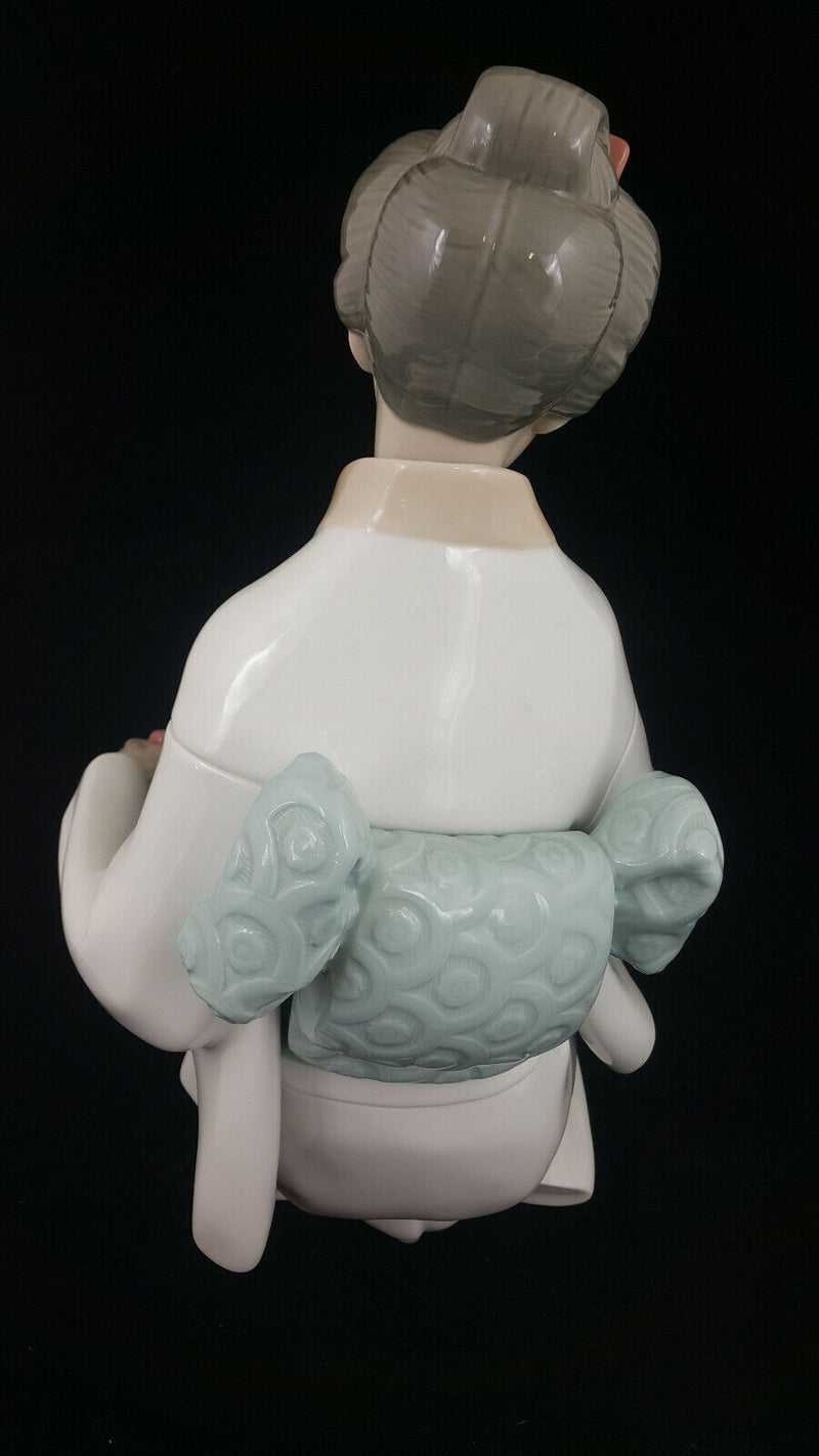 Lladro NAO Figurine Geisha Lady Model 1276