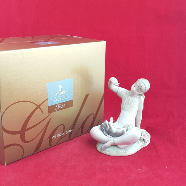 Lladro - Playtime With Petals 7711 (Boxed) - L/N 2103