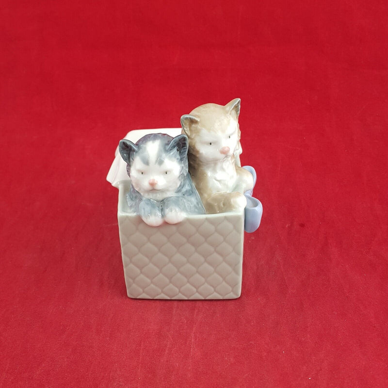 Lladro Nao Kitten in Basket - 7324 L/N