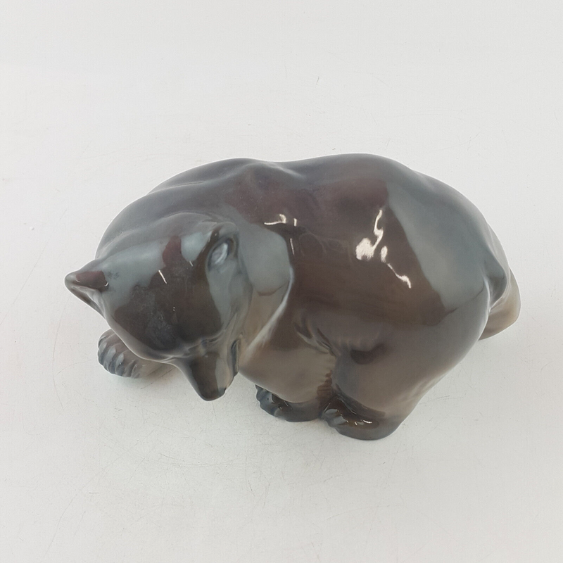 Brown Bear Walking 2841 - Royal Copenhagen  - RCH 2324