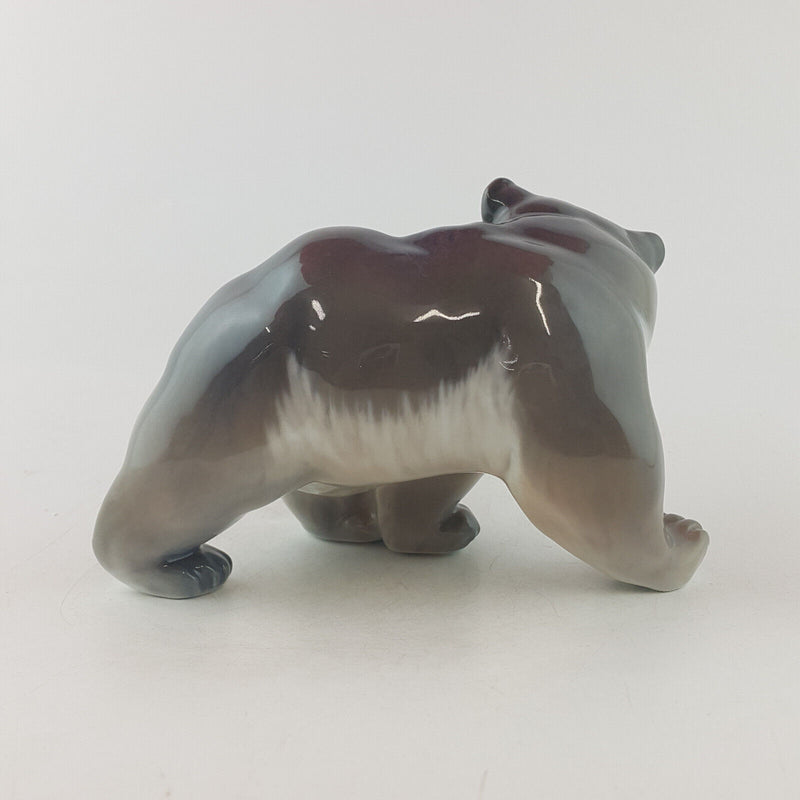 Brown Bear Walking 2841 - Royal Copenhagen  - RCH 2324