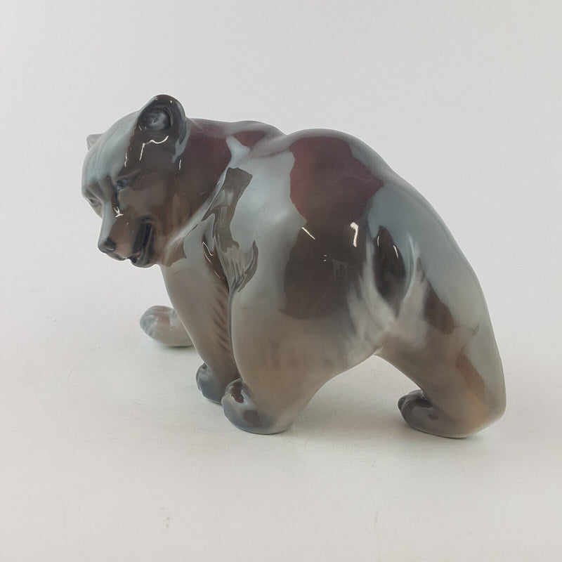 Brown Bear Walking 2841 - Royal Copenhagen  - RCH 2324