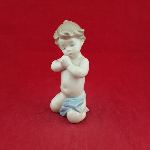 Lladro Figurine 6496 Child's Prayer (Restored) - 6741 L/N