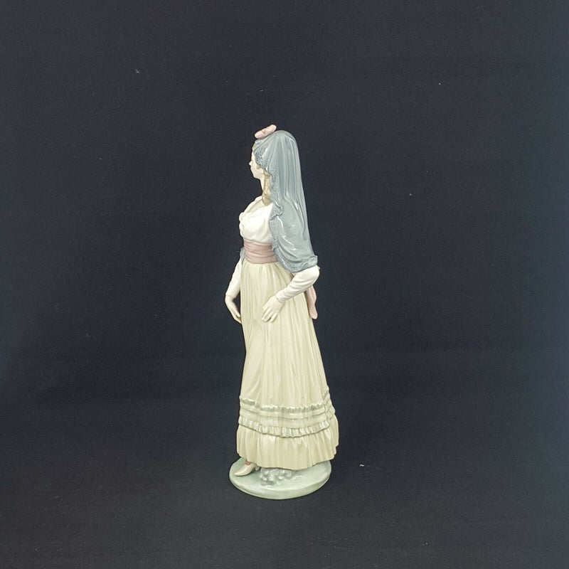 Lladro Figurine 5125 Goya Lady