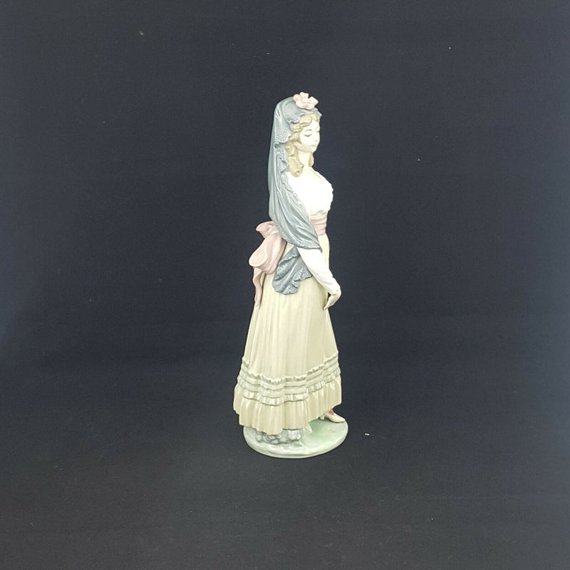 Lladro Figurine 5125 Goya Lady