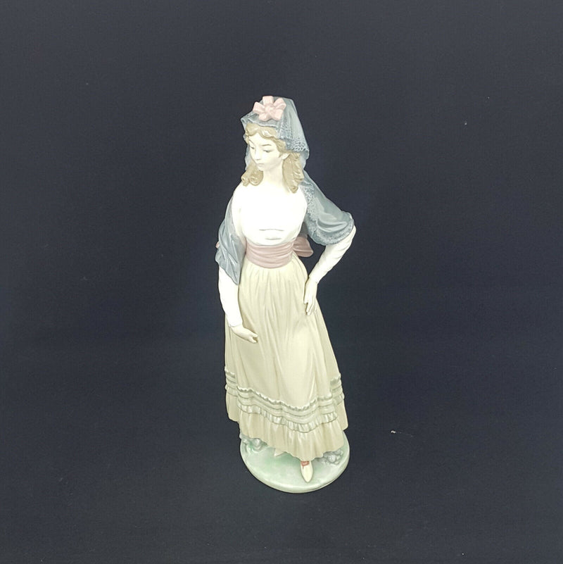 Lladro Figurine 5125 Goya Lady