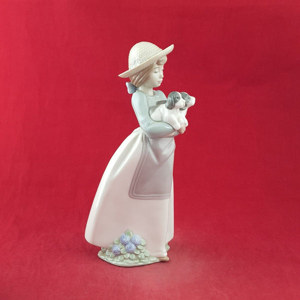 Nao by Lladro Porcelain Figurine 1156 What An Armful - 8855 L/N