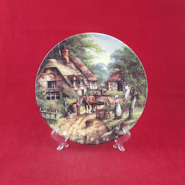 Wedgewood Decorative Plate - The apple Pickers  - 7125 WD