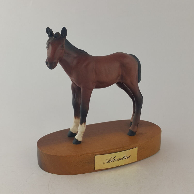 Beswick Foal 2876 Adventure on Plinth - 8893 BSK