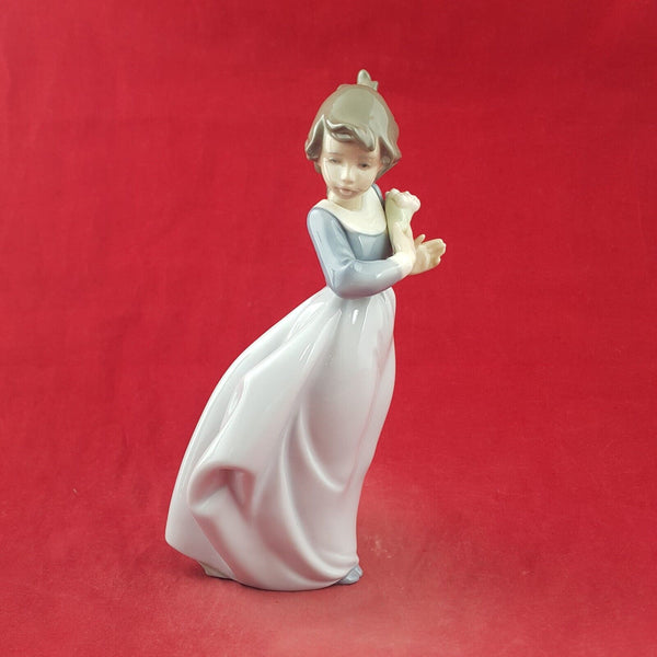 Nao by Lladro Porcelain Figurine 1089 Windy Afternoon - 8889 L/N