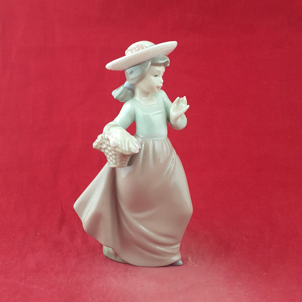 Nao by Lladro Porcelain Figurine 1505 Girl With Flower Basket - 8888 L/N