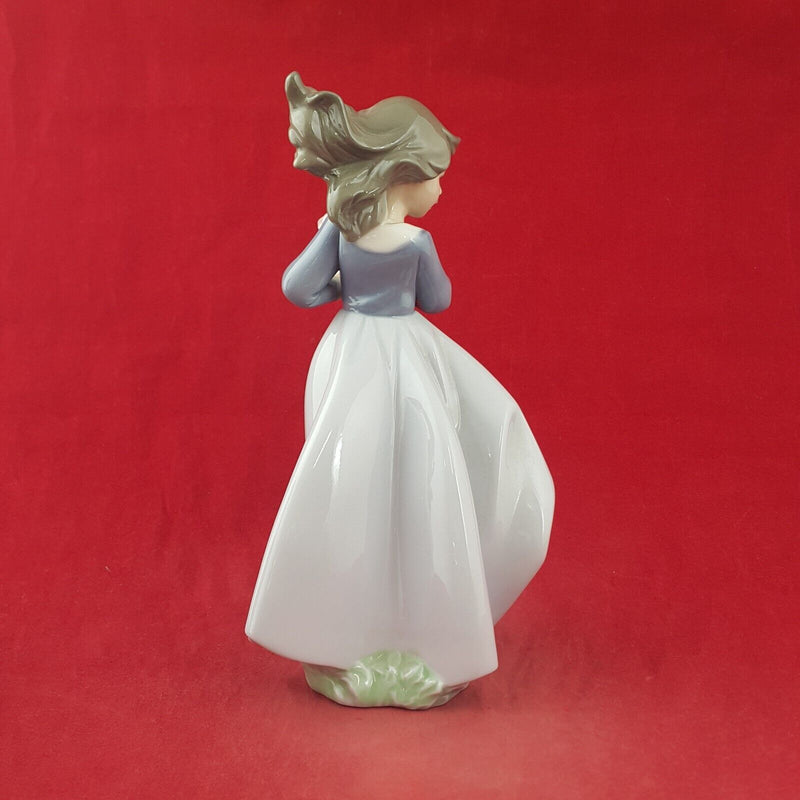 Nao by Lladro Porcelain Figurine 1089 Windy Afternoon - 8889 L/N