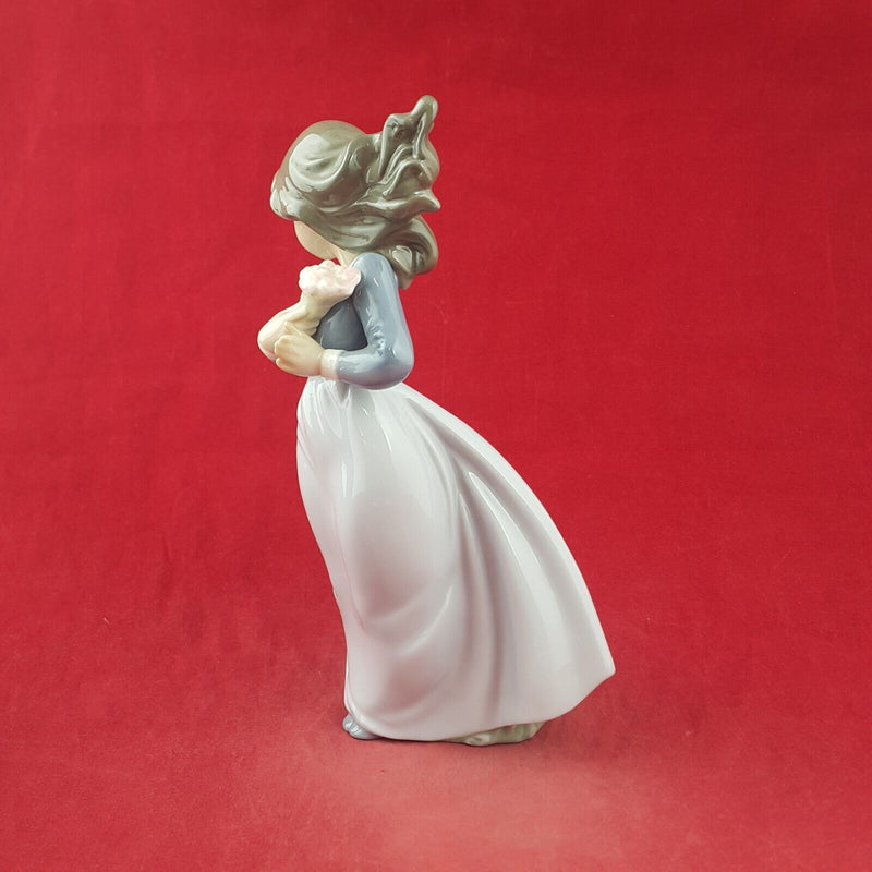 Nao by Lladro Porcelain Figurine 1089 Windy Afternoon - 8889 L/N