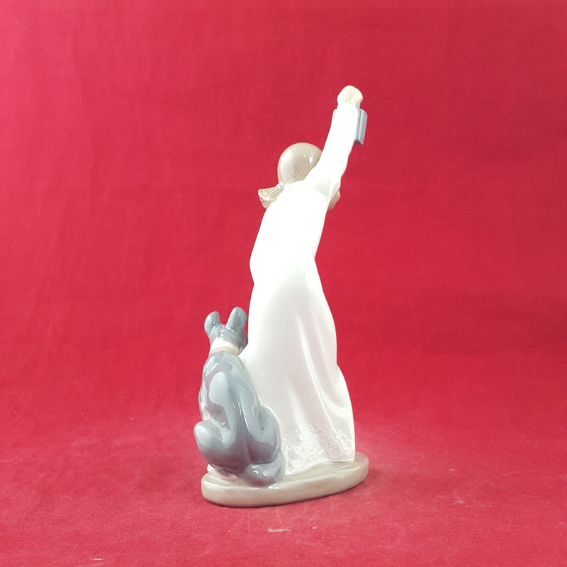 Nao By Lladro Figurine - Who’s There? 0111 | Girl With Dog & Lantern - L/N 3495