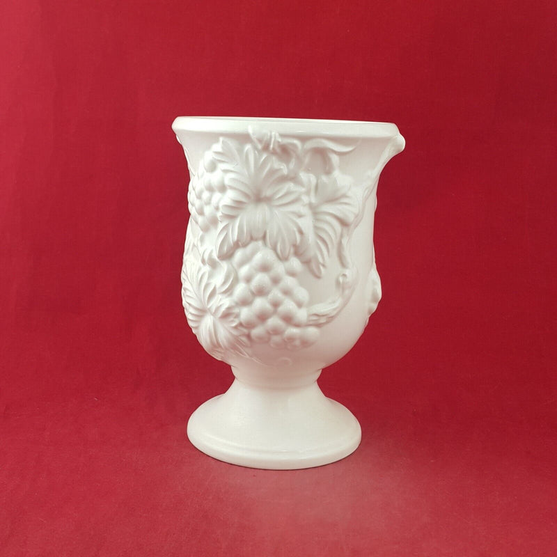 Sylvac - Vintage Vase - 8911 RD