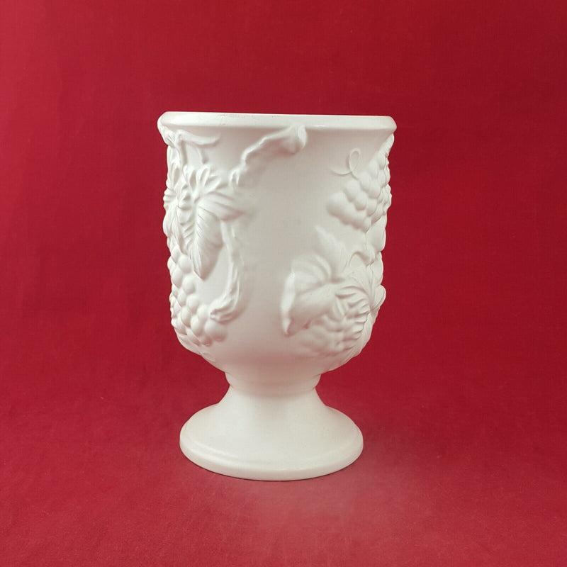 Sylvac - Vintage Vase - 8911 RD