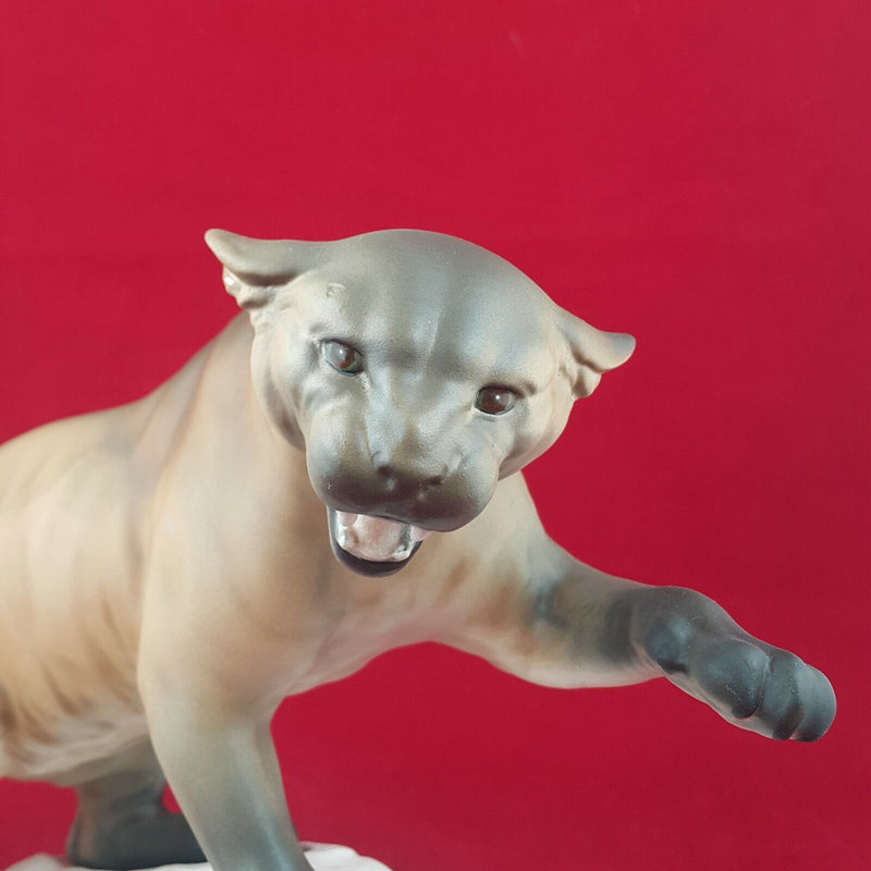 Beswick Figurine 1702 - Puma on Rock - BSK 5672