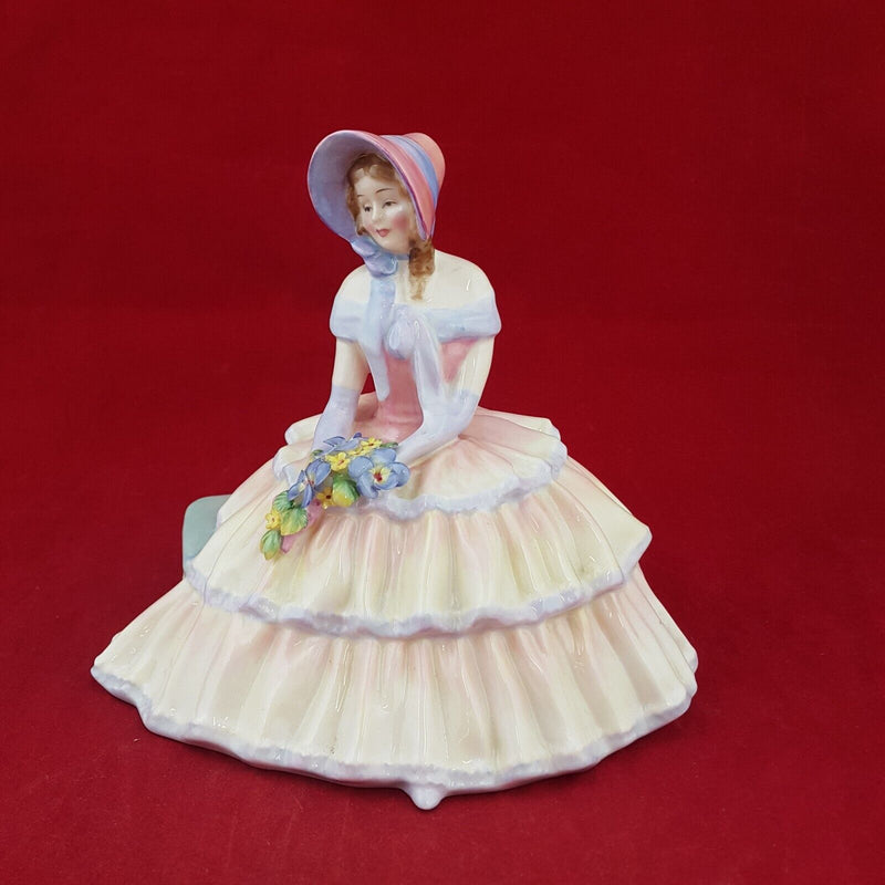 Royal Doulton Figurine HN1731 - Daydreams - 6863 RD