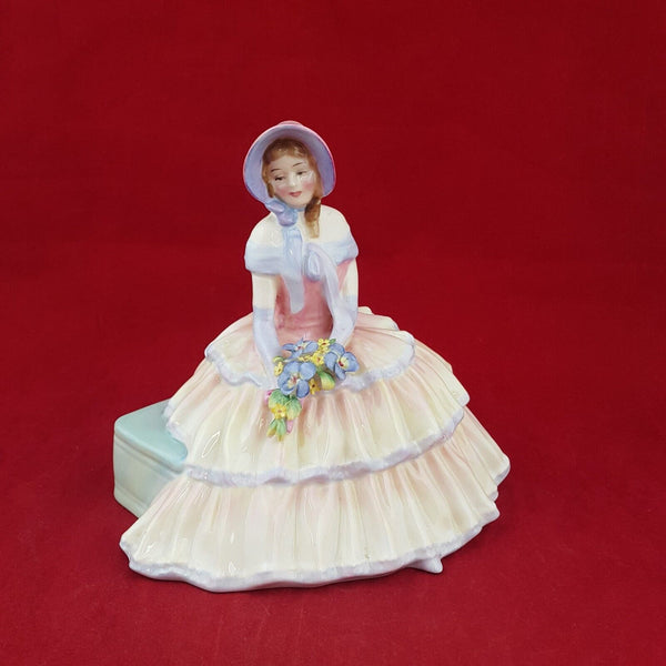 Royal Doulton Figurine HN1731 - Daydreams - 6863 RD