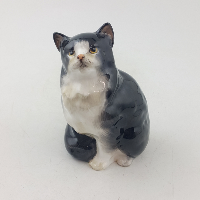 Royal Doulton Animals - Persian Cat HN999 - RD 3610