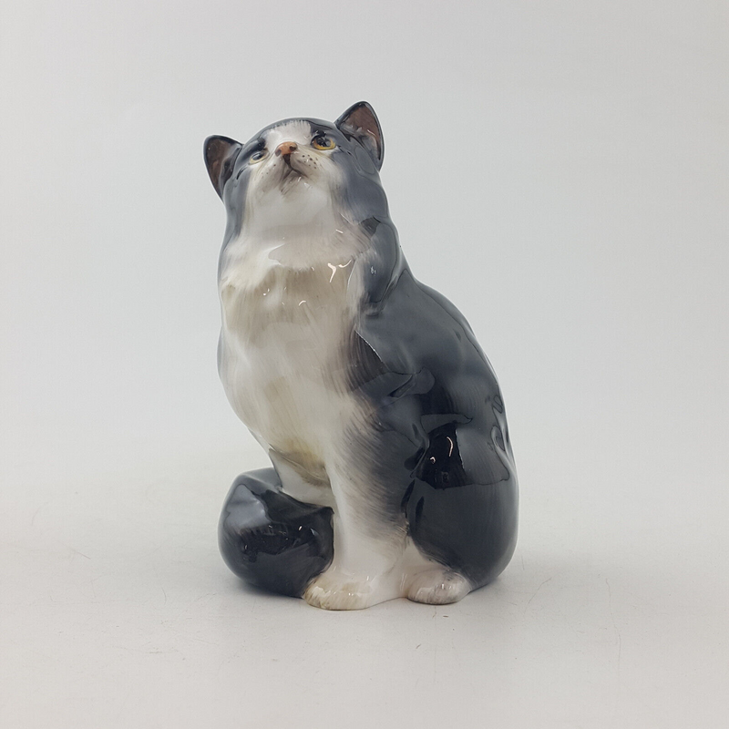 Royal Doulton Animals - Persian Cat HN999 - RD 3610