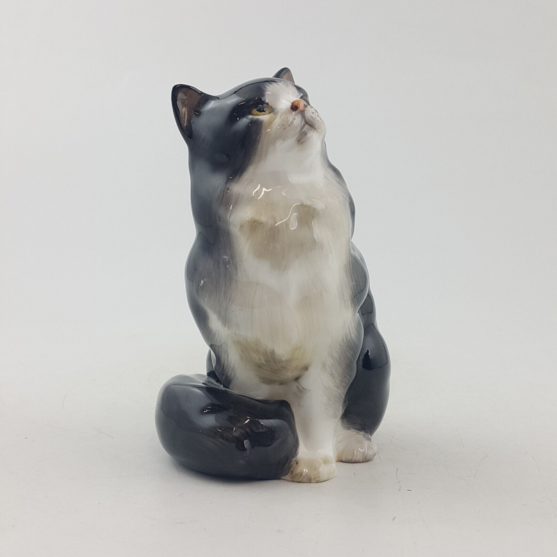 Royal Doulton Animals - Persian Cat HN999 - RD 3610