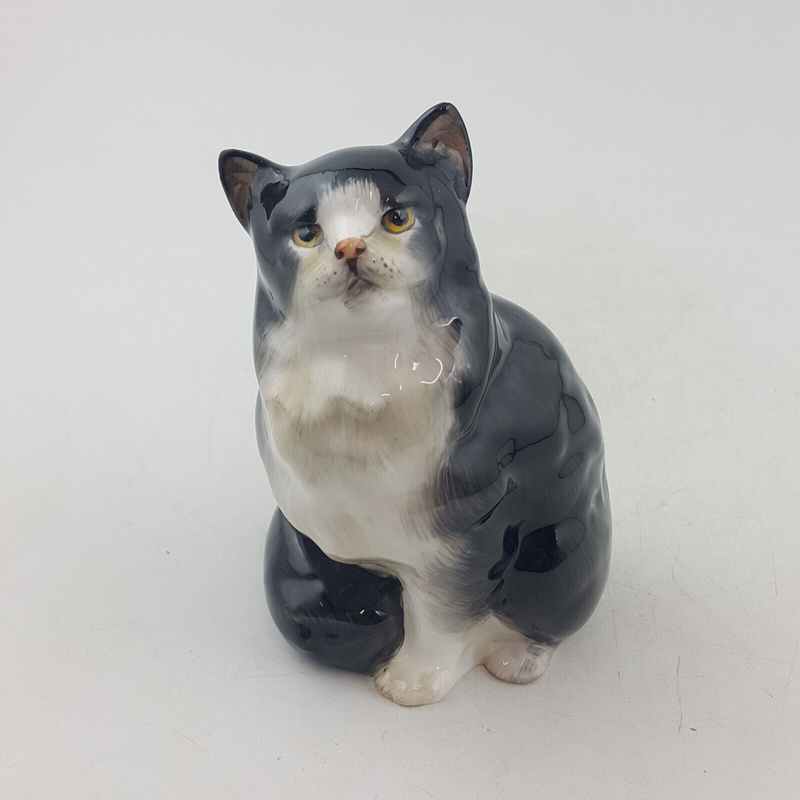 Royal Doulton Animals - Persian Cat HN999 - RD 3610