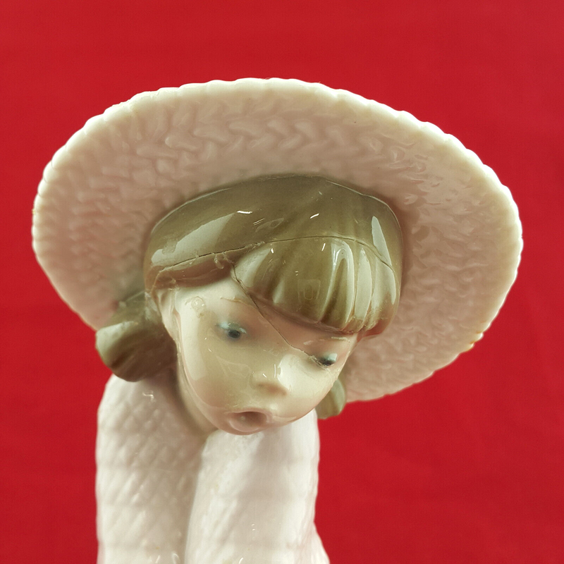 Nao By Lladro - Girl In Pink Poncho & Bonnet - L/N 2088