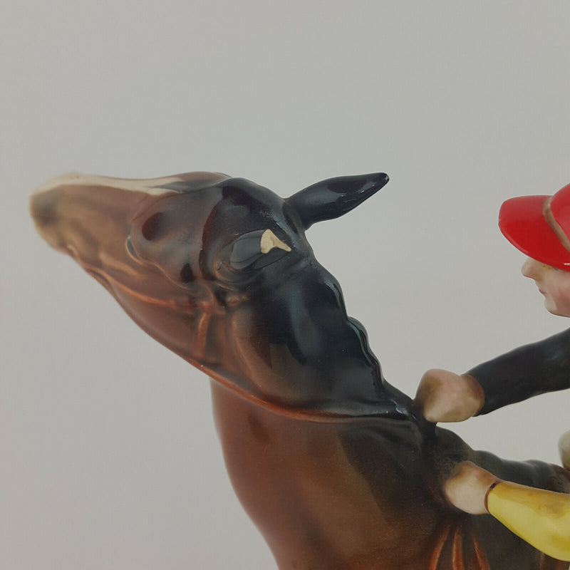 Beswick - Jockey on Walking Horse 1037 (chipped ear) - 585 BSK