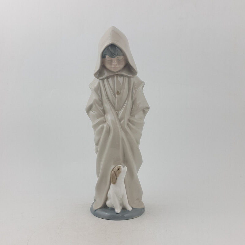 Nao By Lladro - Boy In Hooded Cloak With Dog 0354 - 8967 L/N