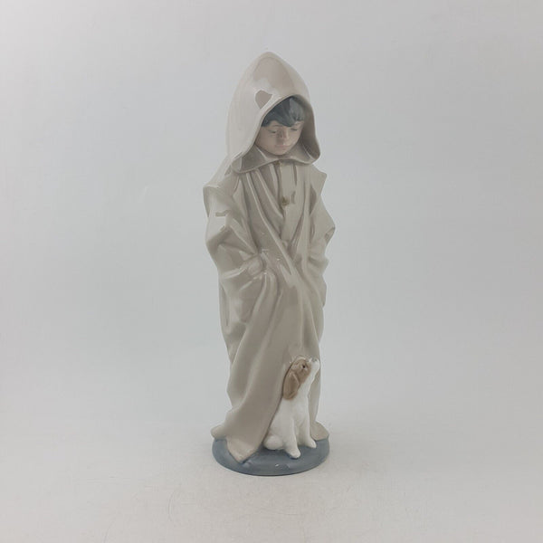 Nao By Lladro - Boy In Hooded Cloak With Dog 0354 - 8967 L/N