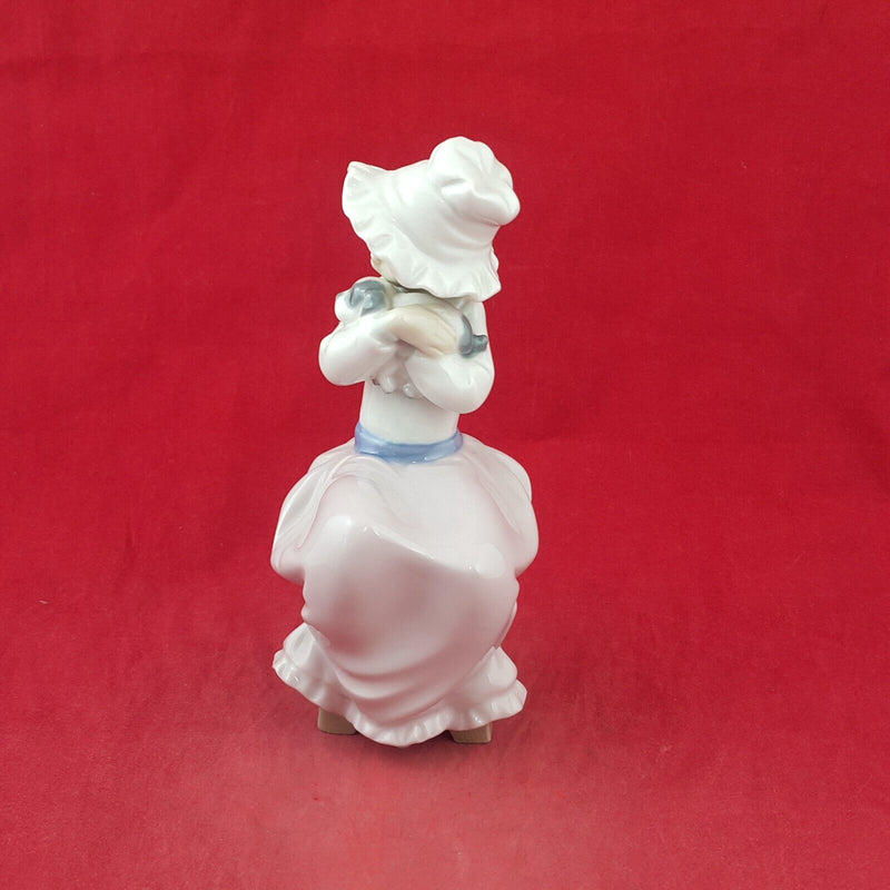 Lladro Nao Figurine 1049 A Big Hug / Girl Sitting With Puppy - 8971 L/N