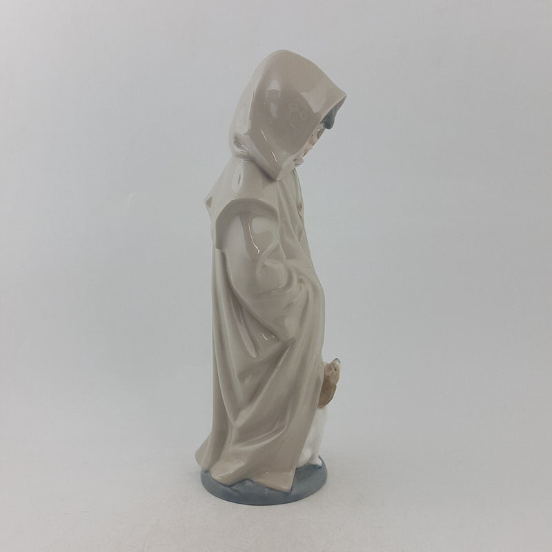 Nao By Lladro - Boy In Hooded Cloak With Dog 0354 - 8967 L/N