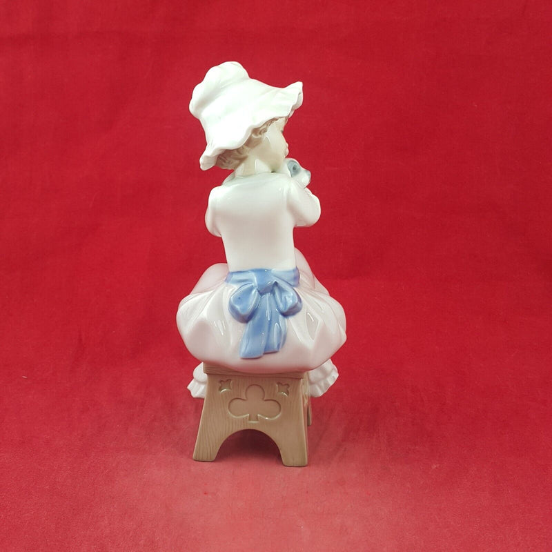 Lladro Nao Figurine 1049 A Big Hug / Girl Sitting With Puppy - 8971 L/N