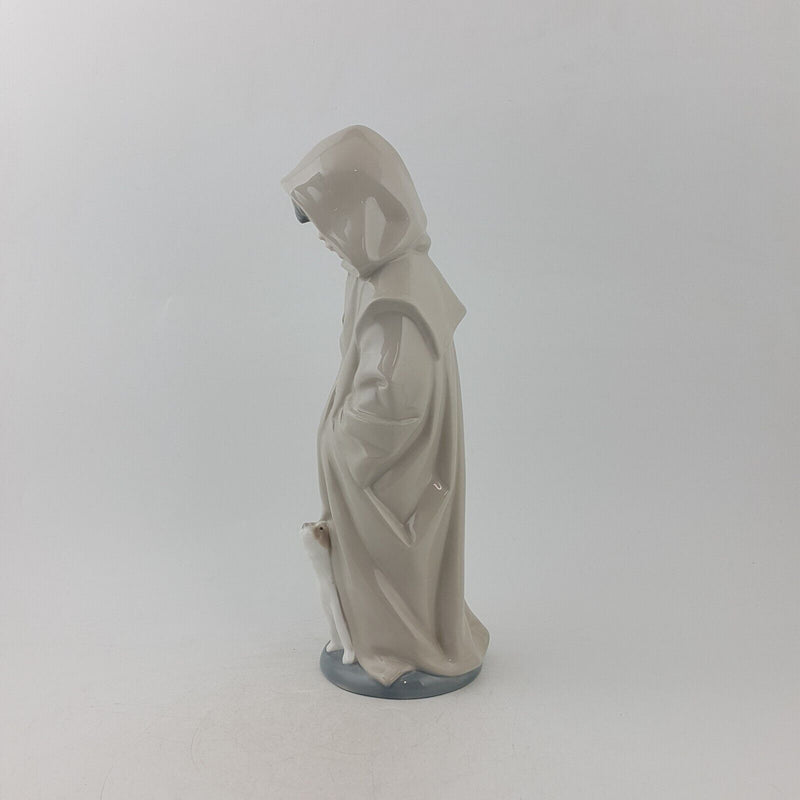 Nao By Lladro - Boy In Hooded Cloak With Dog 0354 - 8967 L/N