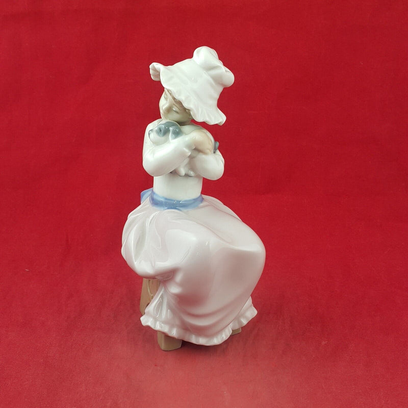 Lladro Nao Figurine 1049 A Big Hug / Girl Sitting With Puppy - 8971 L/N