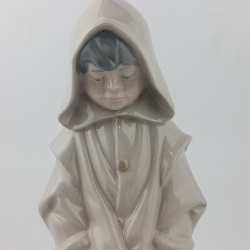 Nao By Lladro - Boy In Hooded Cloak With Dog 0354 - 8967 L/N