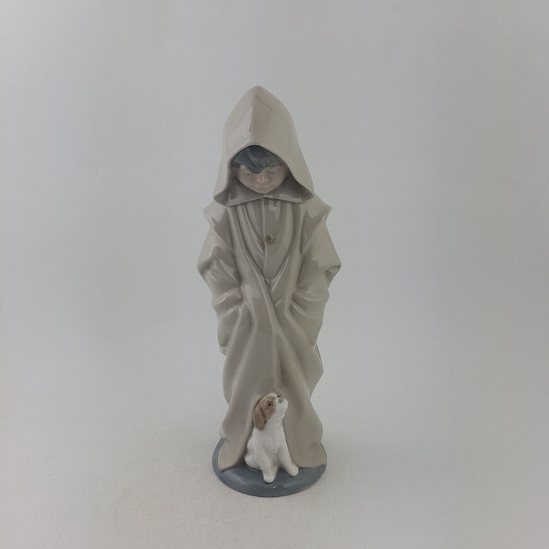 Nao By Lladro - Boy In Hooded Cloak With Dog 0354 - 8967 L/N