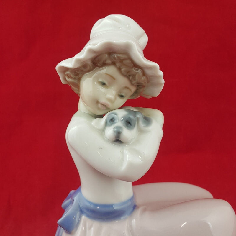 Lladro Nao Figurine 1049 A Big Hug / Girl Sitting With Puppy - 8971 L/N