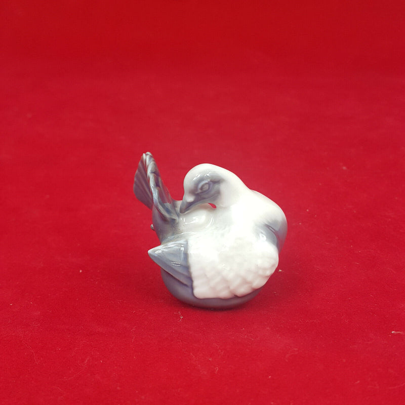 Royal Copenhagen Fan Tailed Dove Pigeon 4787 Figurine