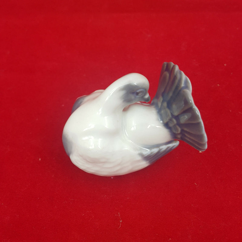 Royal Copenhagen Fan Tailed Dove Pigeon 4787 Figurine